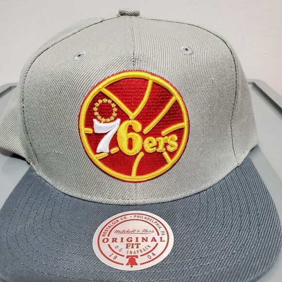 Mens Mitchell & Ness Philadelphia 76ers “NBA Cool Grey Collection” SnapBack Hat - Picture 3 of 9
